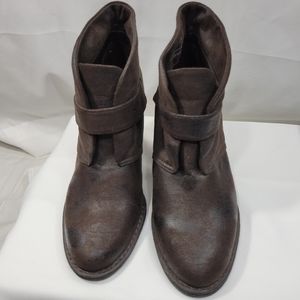 Crown Vintage Brown Pull On Heeled Booties Size 6.5M